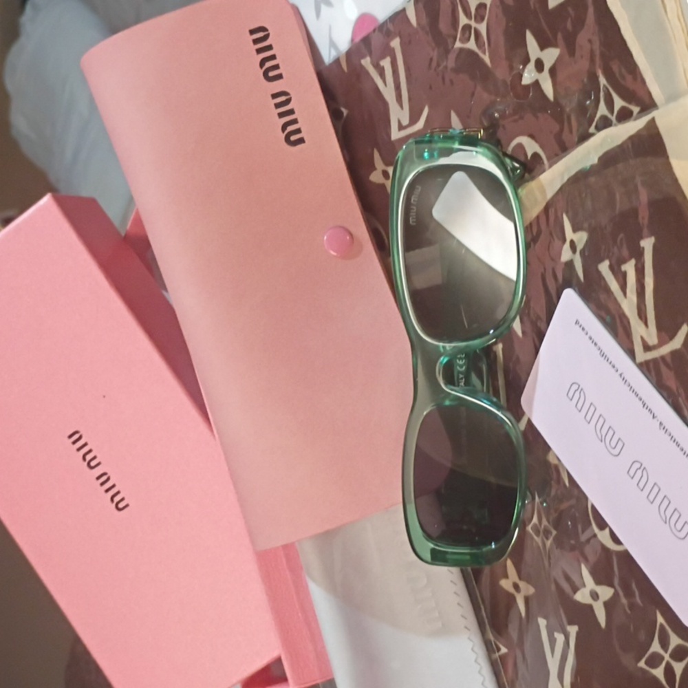 Source Unknown Transparent Green Sunglasses with … - image 9